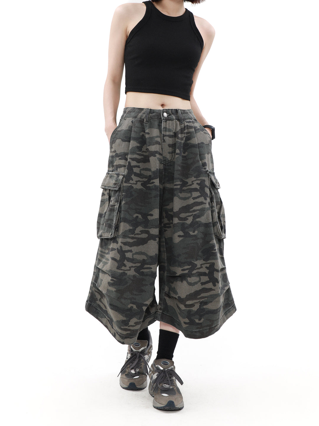 CAMO CARGO WIDE CROPPED PANTS MNDES4455