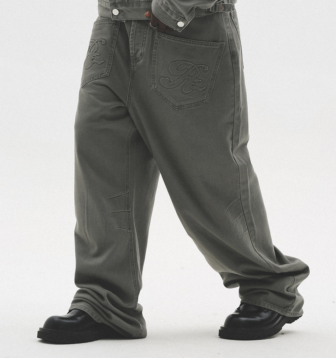 EMBOSSED LOGO PATCH POCKET DENIM PANTS UWDES4486