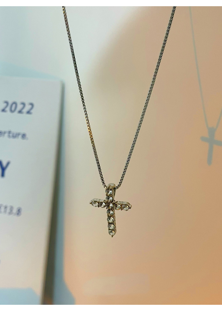 CRYSTAL CROSS PENDANT NECKLACE BEDES4678